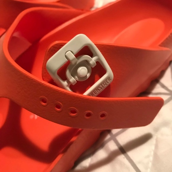 BIRKENSTOCK WOMEN'S GIZEH SANDAL - Picture 3 of 5